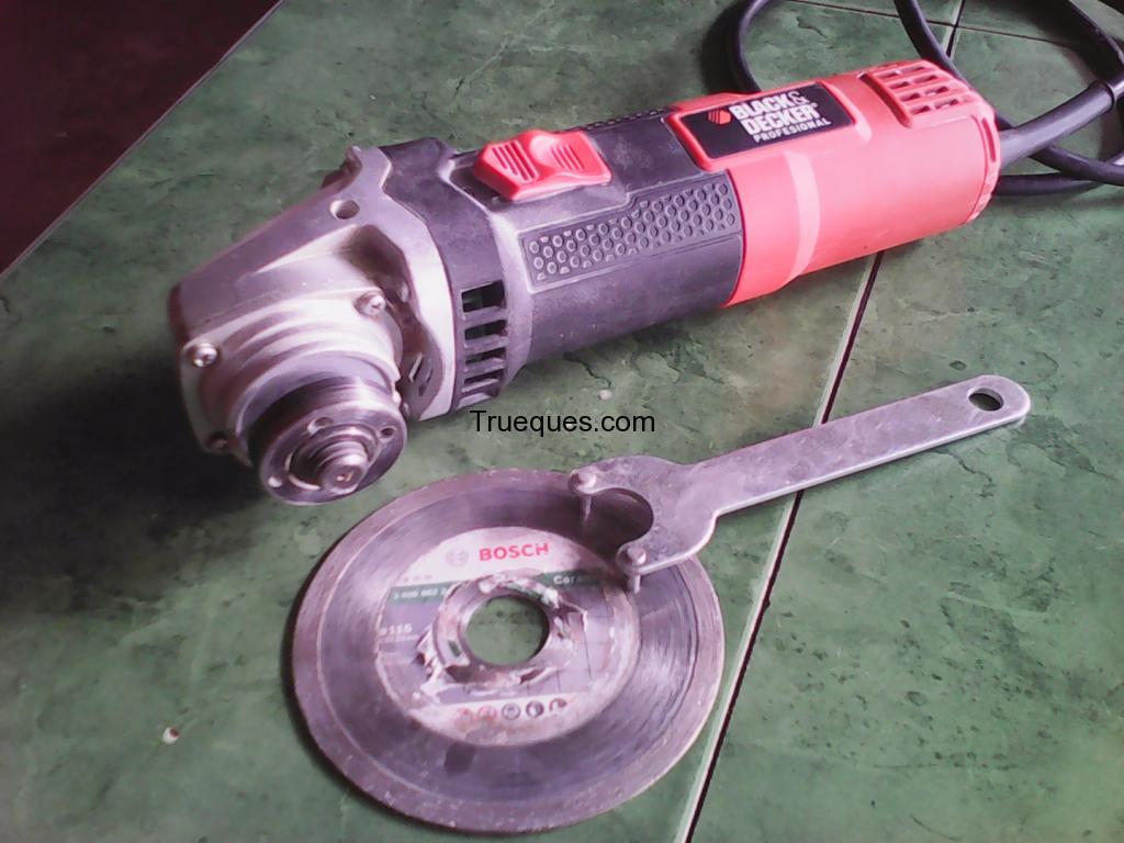 Pulidora profesional angular usada black and decker mas disco de corte bosch