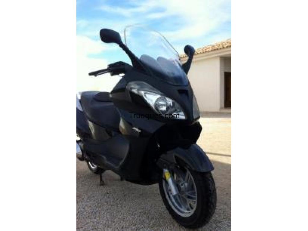 Scooter 250 cc por turismo gasolina