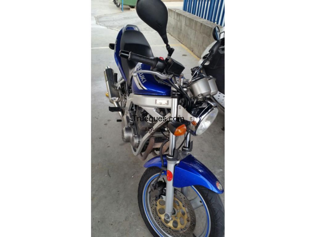 Suzuki gsx r600 del año 2007 por furgoneta