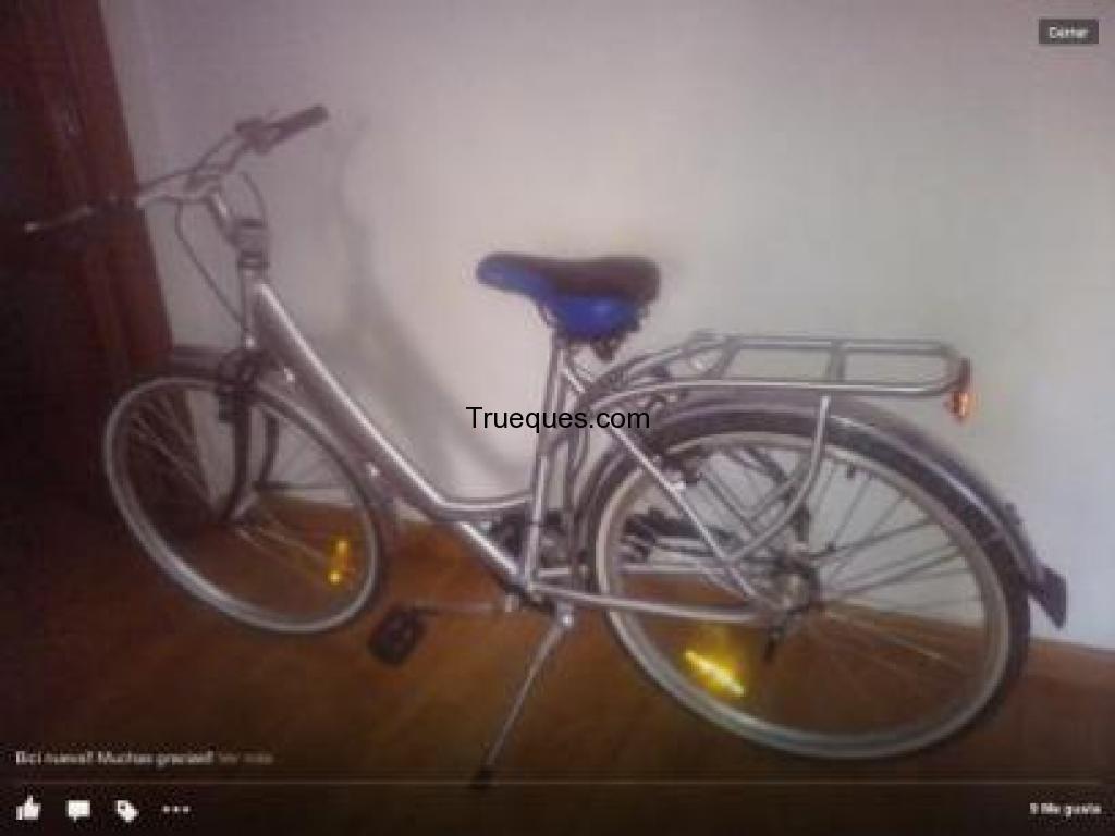 Bicicleta de paseo y patinete de 4 ruedas