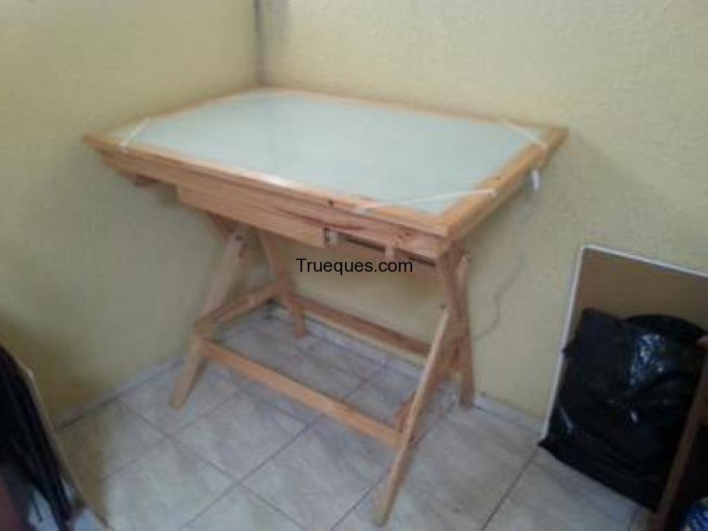 Mesa de dibujo en perfecto estado
