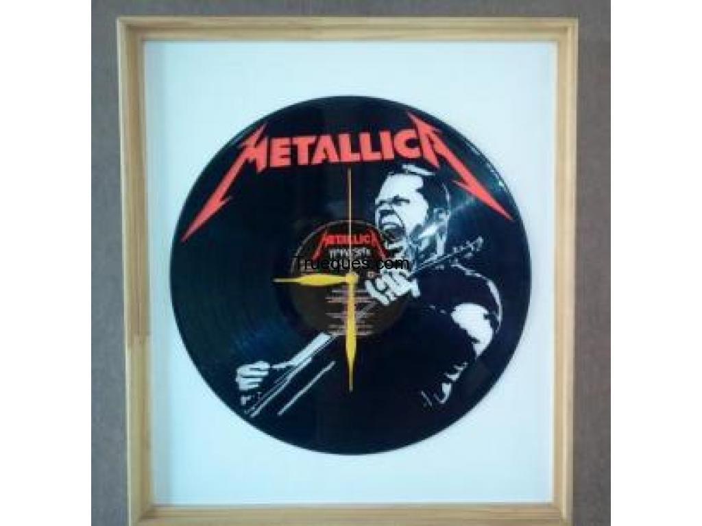 Unico cuadro reloj de disco de acetato calado con imagen y nombre de metalica