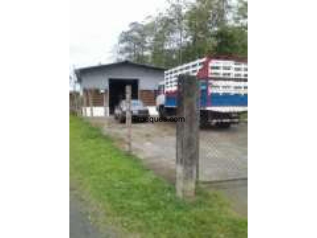 Cambio casa de 125 m2 con bodega de 200 m2 el block y perlin