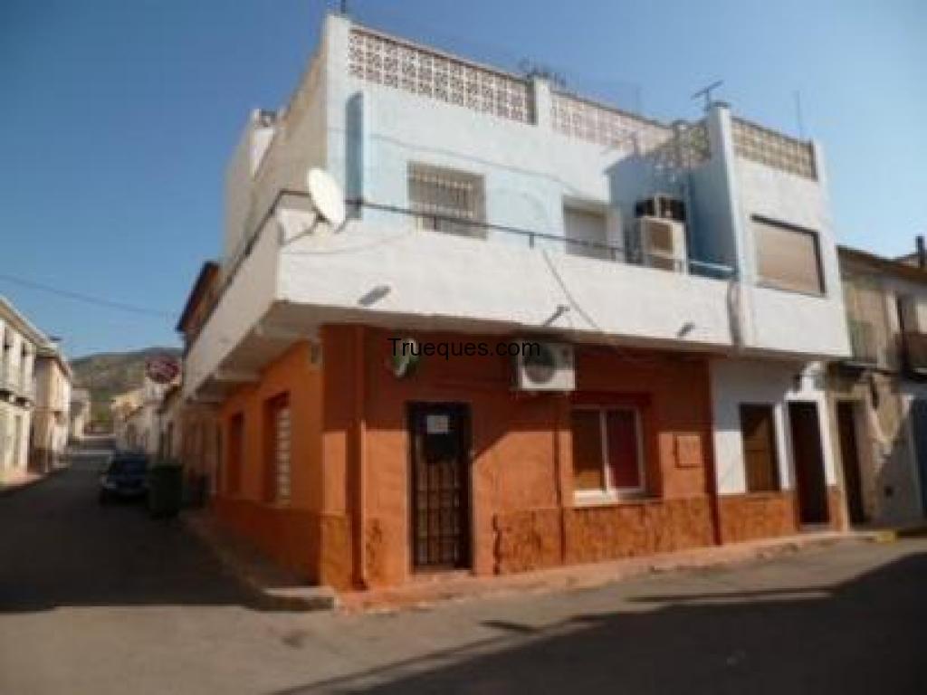 Edificio con cafeteria vivienda y terraza en abanilla x atico en zona playa torrevieja