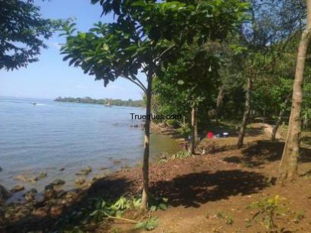 Lindo terreno a orilla del lago de izabal