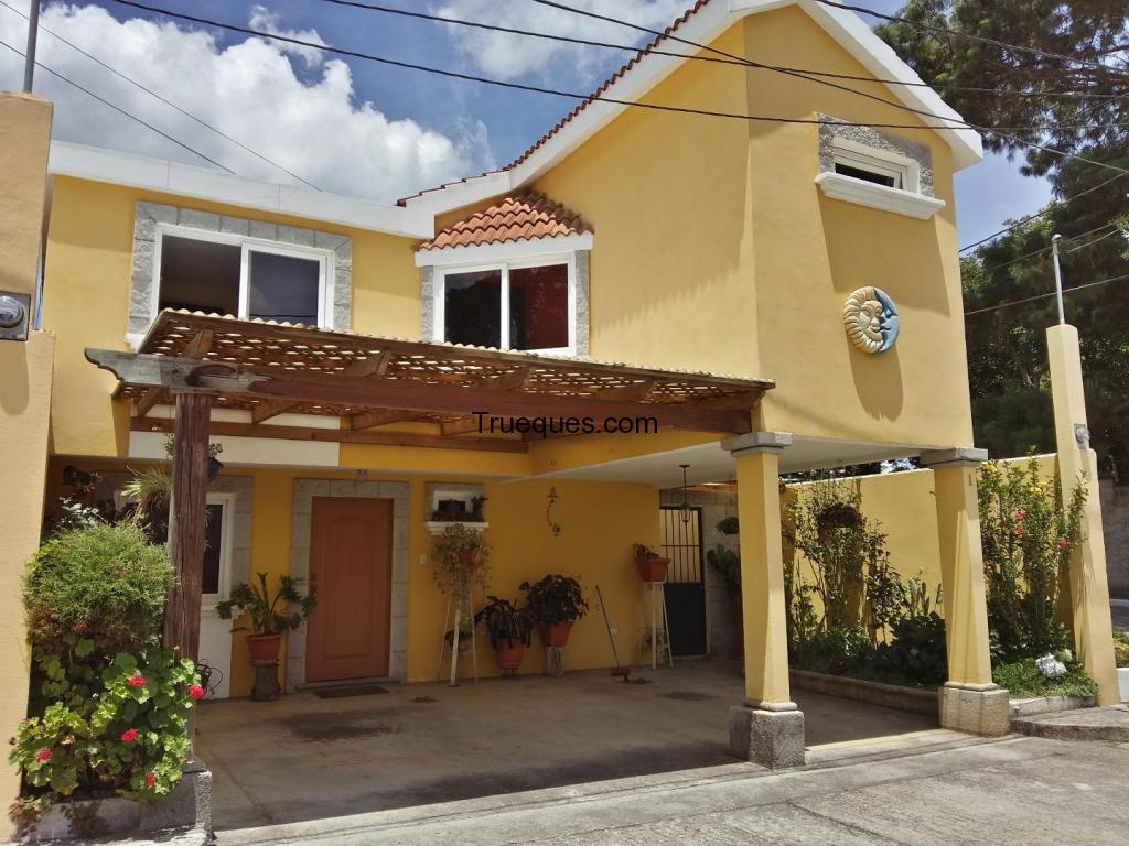 Preciosa y amplia casa en condominio