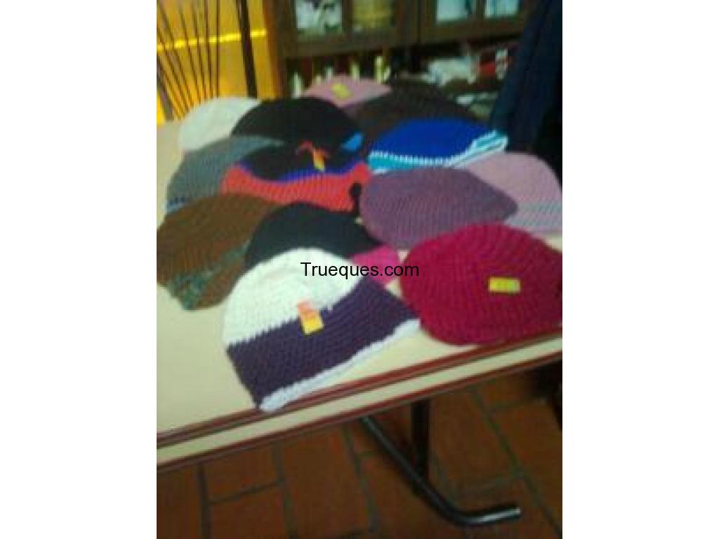 Lote de 153 gorros