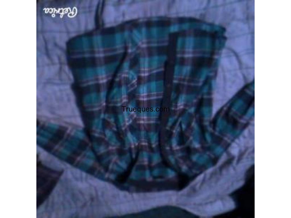 Tengo camisas seminuevas en buen estado y un saco y una camiseta y quisiera cambiarlas