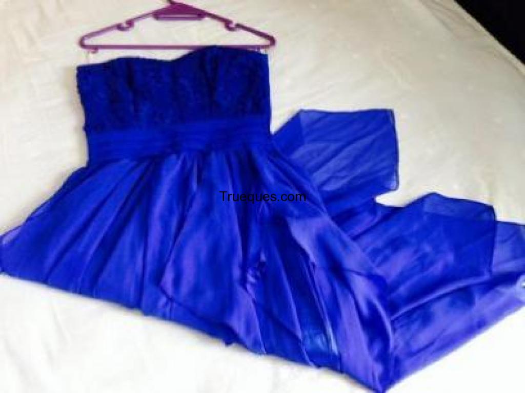 Viestido azul con cola de chifon