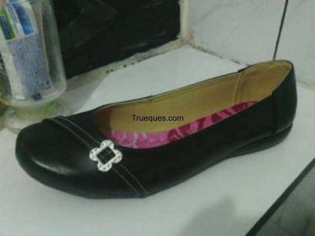 140 pares de zapatos tipo chinitas pegados y costurados nuevos