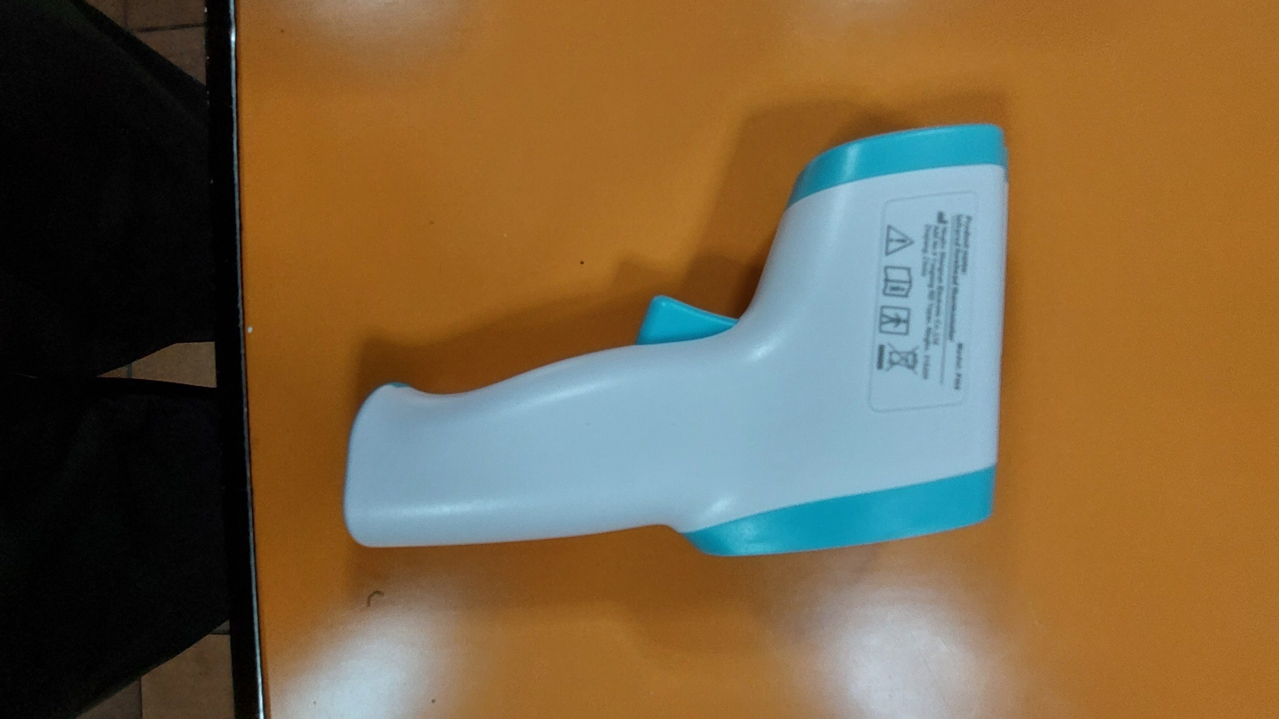 Termometro infrarrojo uso en personas