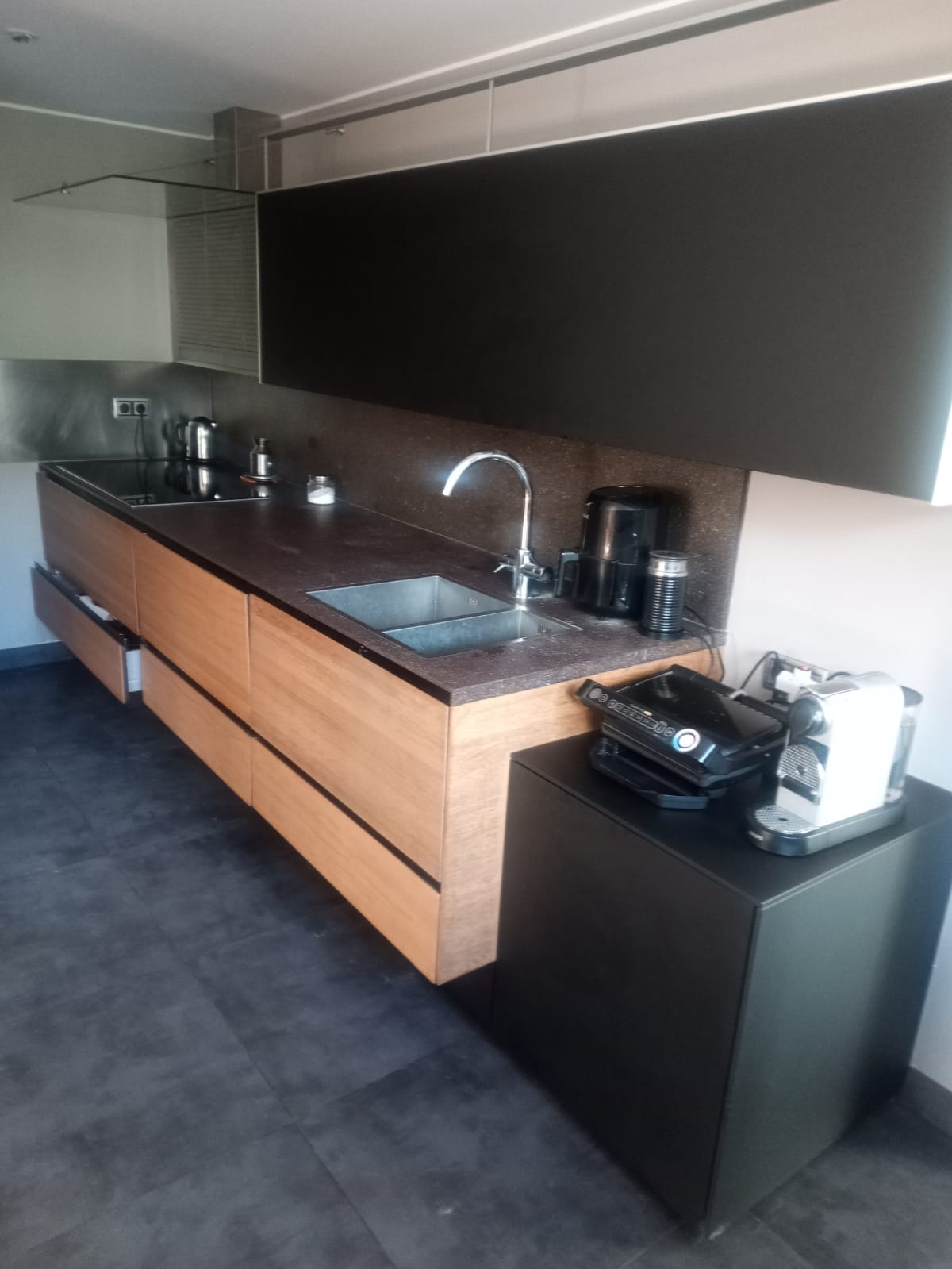 Bajos terrassa 329 mts (zona olimpica) 4 habitaciones 2 baños 2 parking piscina climitazada gimnasio sauna jakuzi barbacoa jardin .