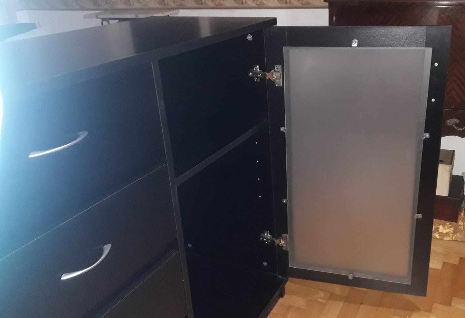 Bargueño vajillero negro